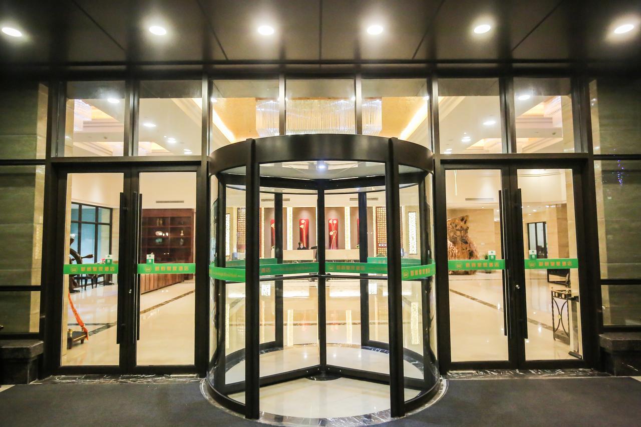 Xin Jue Jiayi Hotel Airport And International Resort Shanghai Bagian luar foto