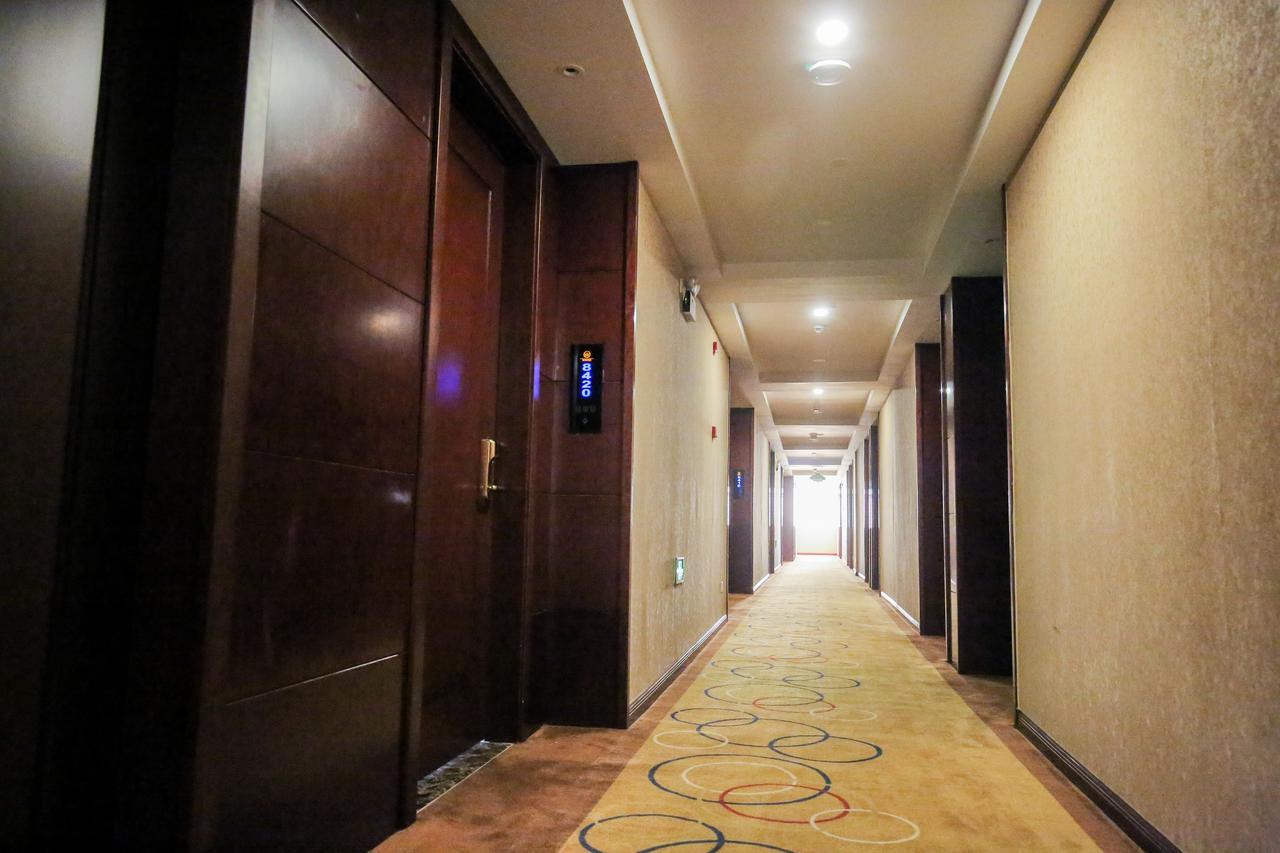 Xin Jue Jiayi Hotel Airport And International Resort Shanghai Bagian luar foto